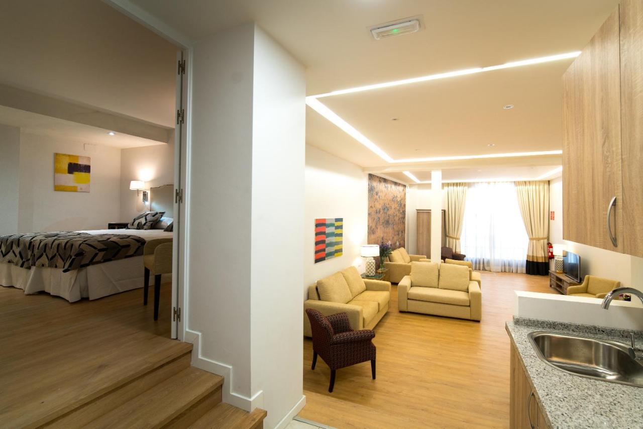 Aparthotel Arco Macarena Lofts Sevilla Exterior foto